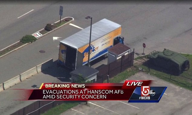 Αναστάτωση σε αεροπορική βάση της Μασαχουσέτης – Ερευνα σε ύποπτο όχημα